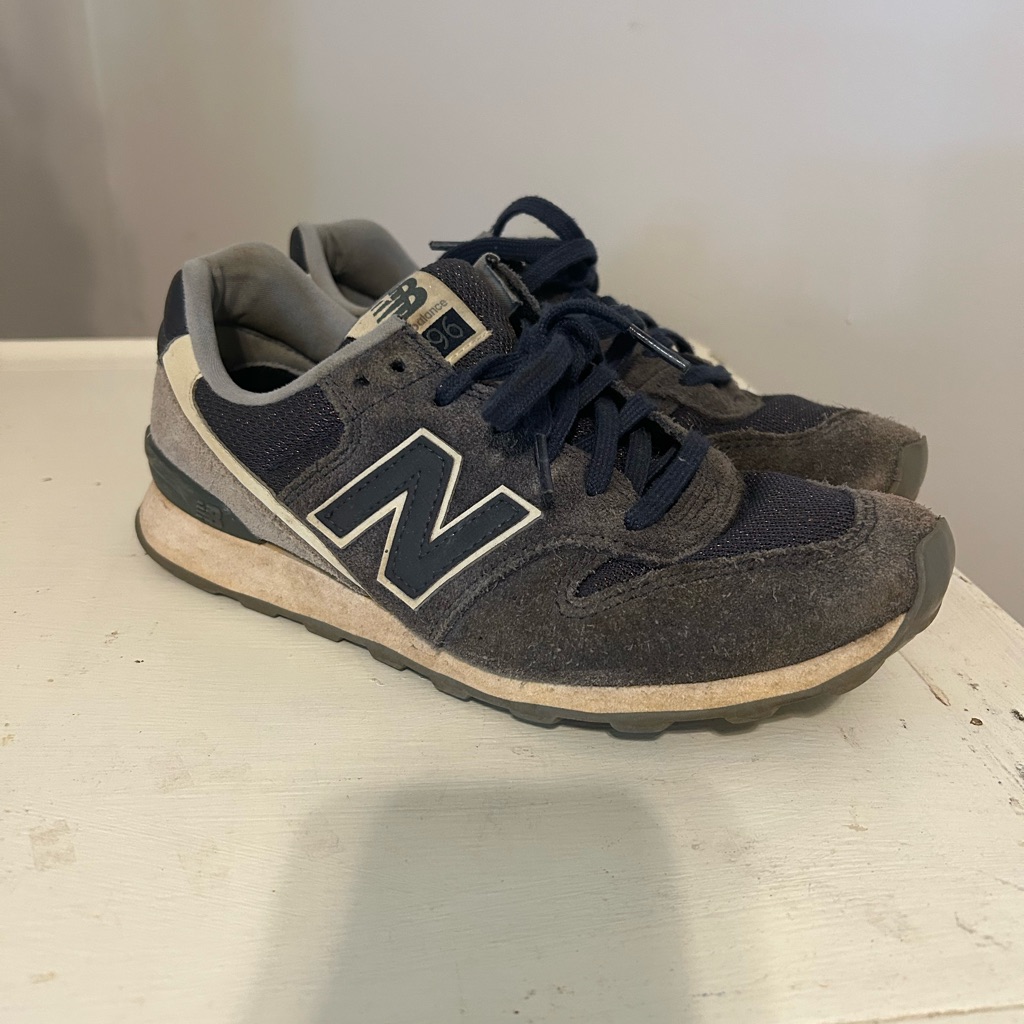 New Balance 696